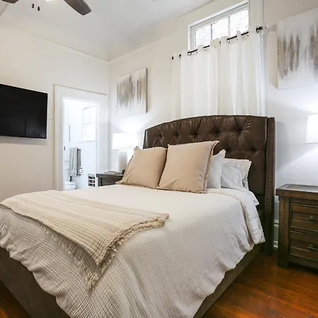 Updated Bourbon Street W/ Smart Tvs! Apartment