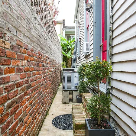 Updated Bourbon Street W/ Smart Tvs! *