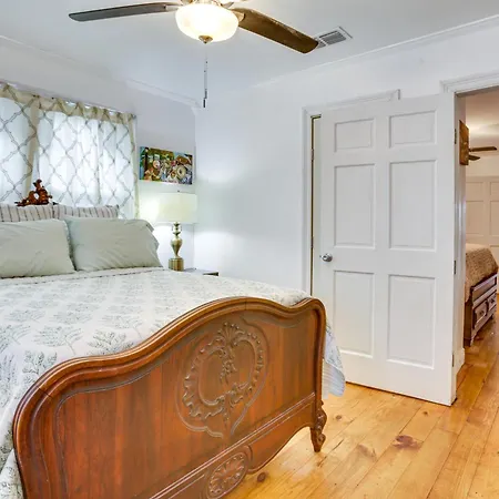 Holiday home 'cadillac Cottage' - 3 Mi To French Quarter! *