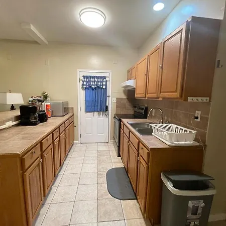 Apartment Cozy 3bdr 2bth 1st Floor Unit *