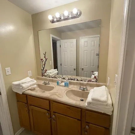 Apartment Cozy 3bdr 2bth 1st Floor Unit *