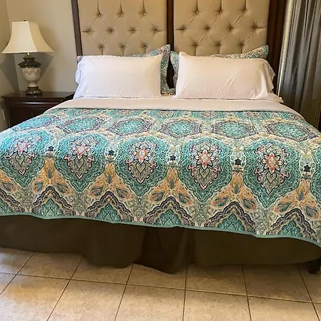 Cozy 3bdr 2bth 1st Floor Unit Apartment *