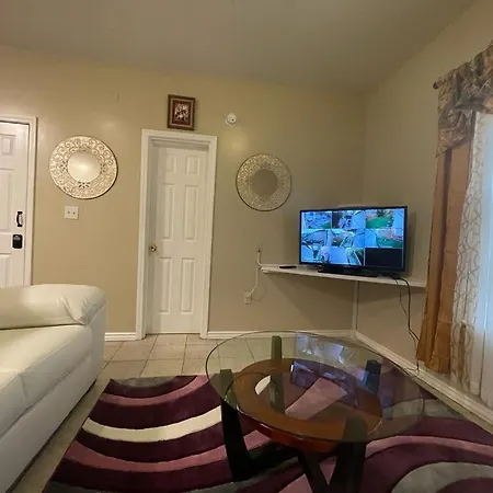 Cozy 3bdr 2bth 1st Floor Unit Apartment