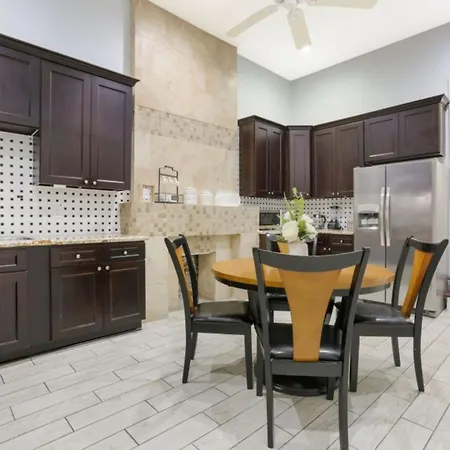 Modern 4br Living In Downtown Nola Apartment *