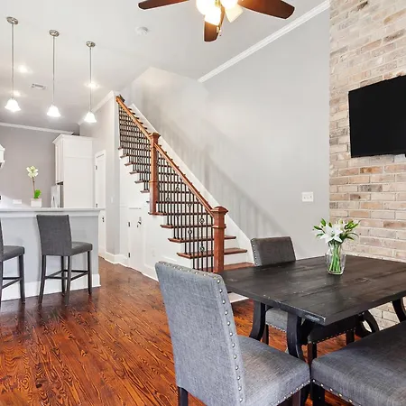 Amazing 3bedroom Townhome, In Historic Dryade Holiday home New Orleans