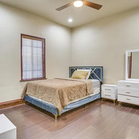Holiday home Easy Dtwn Nola Commute! Elegant W/ Yard