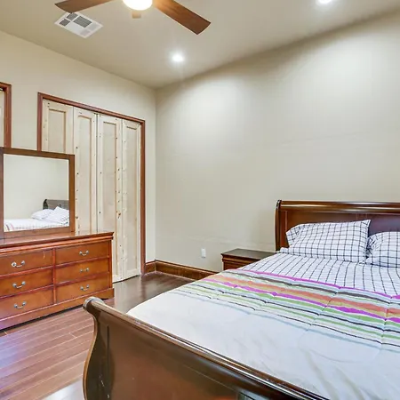 Holiday home Easy Dtwn Nola Commute! Elegant W/ Yard