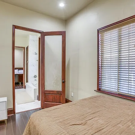 Holiday home Easy Dtwn Nola Commute! Elegant W/ Yard *