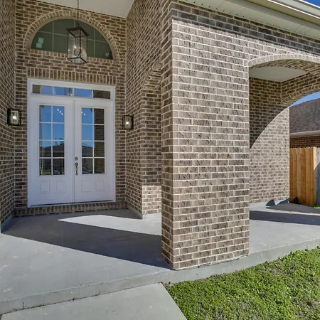 Easy Dtwn Nola Commute! Elegant W/ Yard Holiday home New Orleans