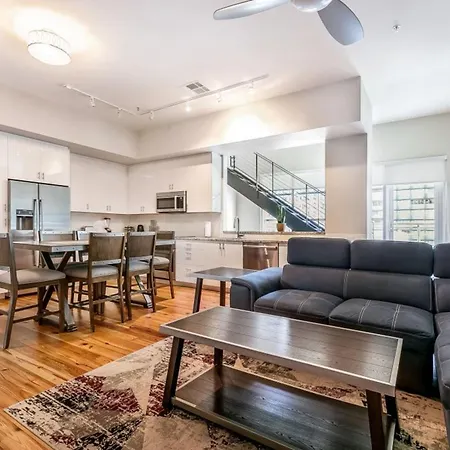 Upscale And Penthouses Close To Canal And Bourbon St Apartment