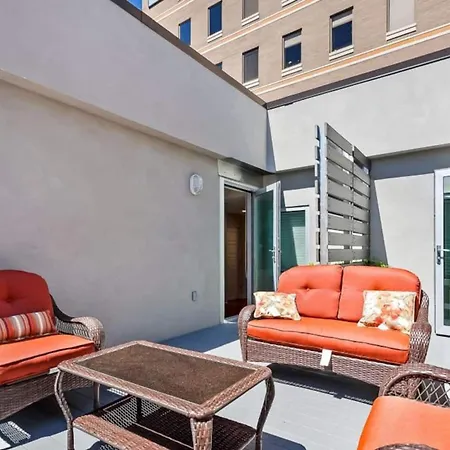 Upscale And Penthouses Close To Canal And Bourbon St
