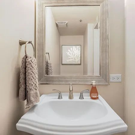 Upscale And Penthouses Close To Canal And Bourbon St * New Orleans