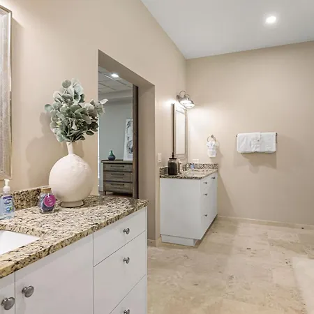 Upscale And Penthouses Close To Canal And Bourbon St Apartment