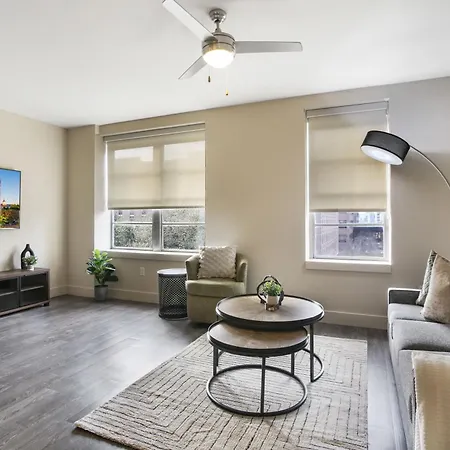 Upscale And Penthouses Close To Canal And Bourbon St *