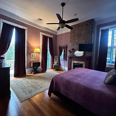 Holiday home The Dragonfly Treme-close To French Quarter-heated Salt Pool