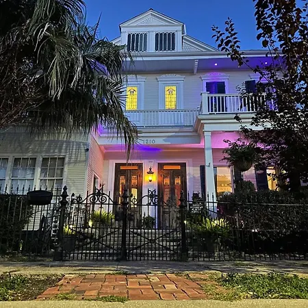 The Dragonfly Treme-close To French Quarter-heated Salt Pool