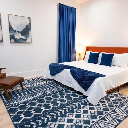 Mid-city Magic 4 Apartment