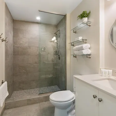 Festive 4br In The Heart Of Nola Apartment