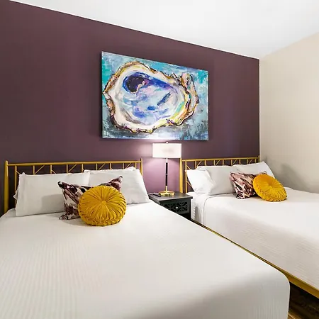 Festive 4br In The Heart Of Nola