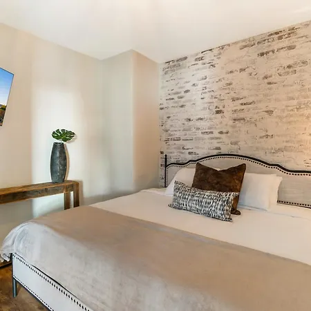 Festive 4br In The Heart Of Nola New Orleans
