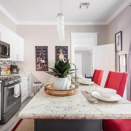 Shotgun Craftman House With Private Patio Apartment *