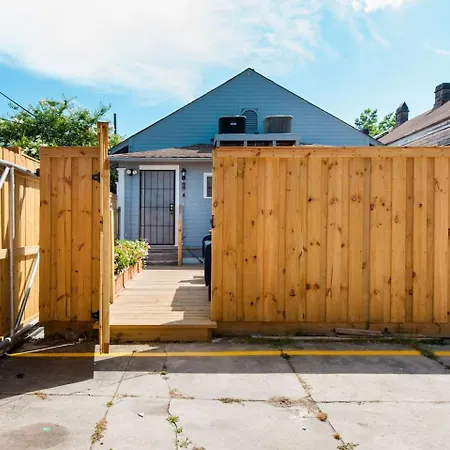 Shotgun Craftman House With Private Patio