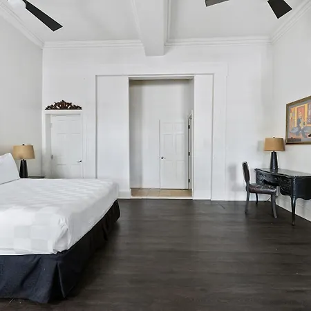 Historic Streetcar Hotel 2*