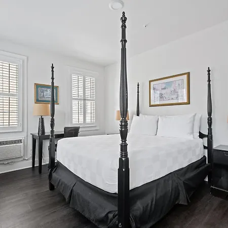 Historic Streetcar Hotel 2*