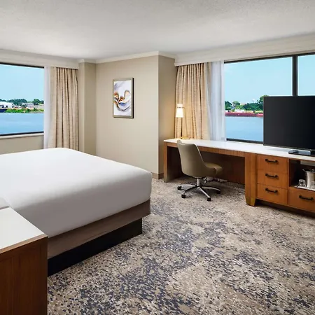 Hilton Riverside Hotel 4*