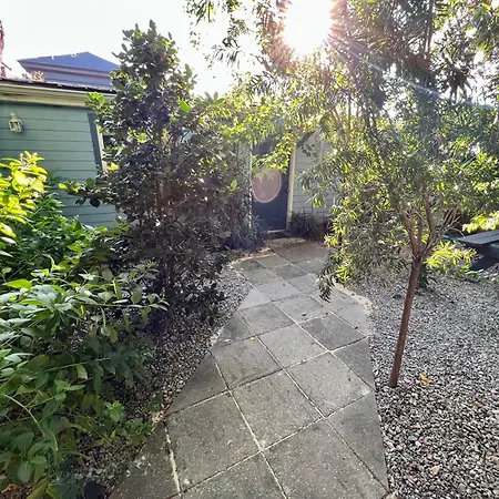 One Bedroom With Hot Tub 2 Blocks To Magazine Street Apartment