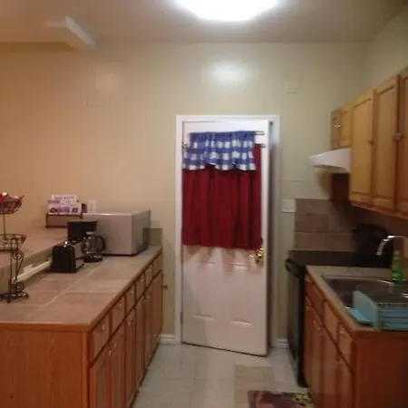 Apartment Cozy 3bdr 2bth 1st Floor Unit *