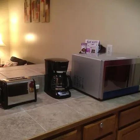 Cozy 3bdr 2bth 1st Floor Unit Apartment *