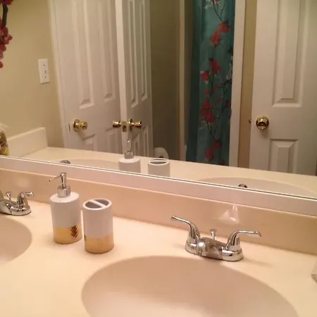 Apartment Cozy 3bdr 2bth 1st Floor Unit *