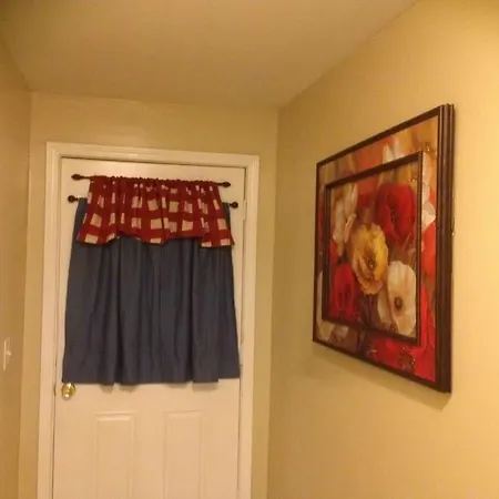 Cozy 3bdr 2bth 1st Floor Unit *