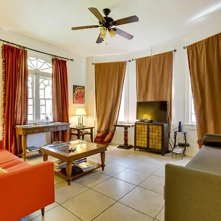 Holiday home 1 Mi To Park & Museums: