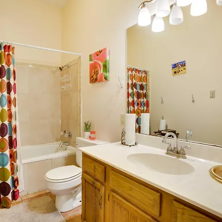 1 Mi To Park & Museums: Holiday home New Orleans