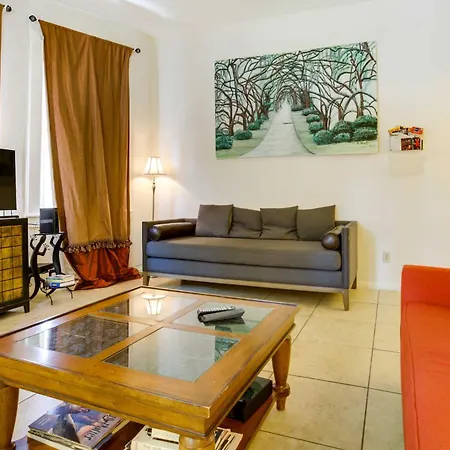 1 Mi To Park & Museums: Holiday home