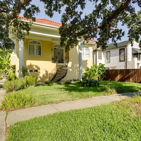 1 Mi To Park & Museums: Holiday home