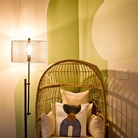 Apartment Luxury 2-bedroom Steps Away From The French Quarter *