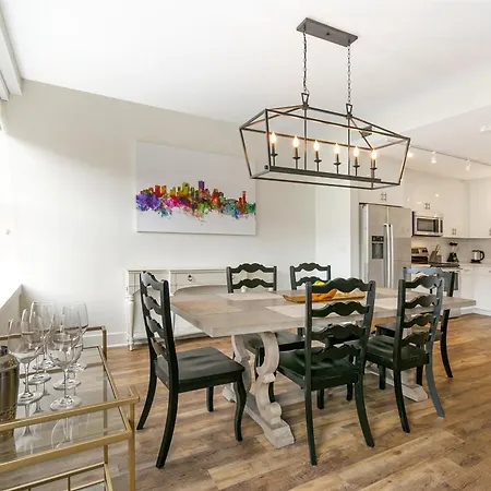 Modern & Fully Furnished In The Heart Of The New Orleans