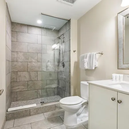 California Building Oasis: 1br In Vibrant Apartment *