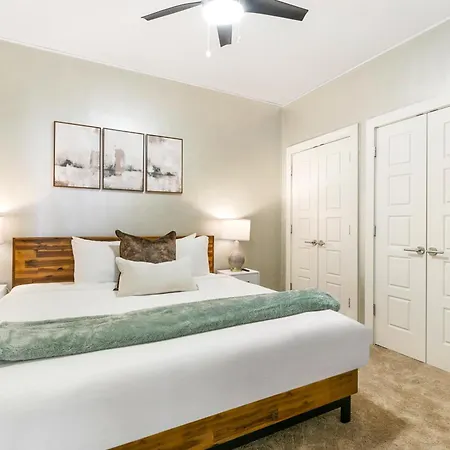 California Building Oasis: 1br In Vibrant Apartment