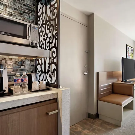 Hilton Garden Convention Center Hotel 3*