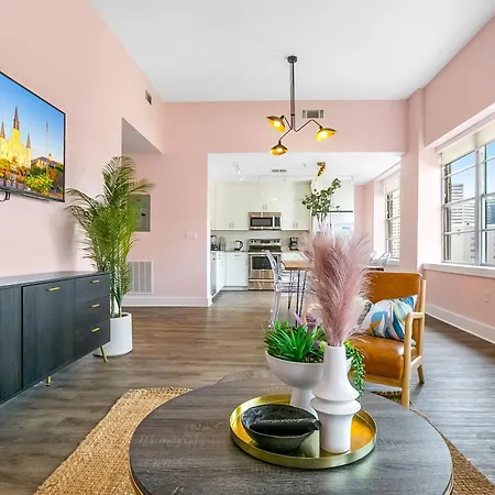 Exquisite 4 Bedroom Luxury Just Steps From The French Quarter Apartment *