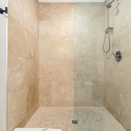Apartment Exquisite 4 Bedroom Luxury Just Steps From The French Quarter