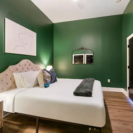 Apartment Exquisite 4 Bedroom Luxury Just Steps From The French Quarter