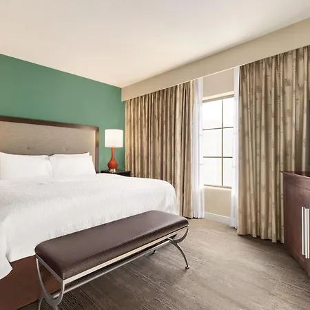 Hampton And Convention Center Hotel 3*