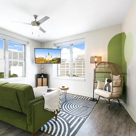 Luxury 2-bedroom Steps Away From The French Quarter *