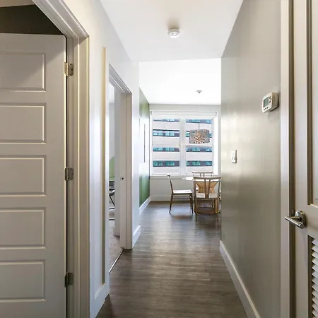 Luxury 2-bedroom Steps Away From The French Quarter