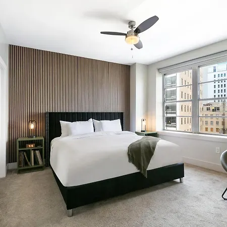 Luxury 2-bedroom Steps Away From The French Quarter Apartment